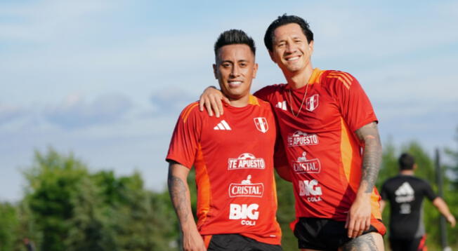 Christian Cueva y Gianluca Lapadula entrenando juntos en la Bicolor