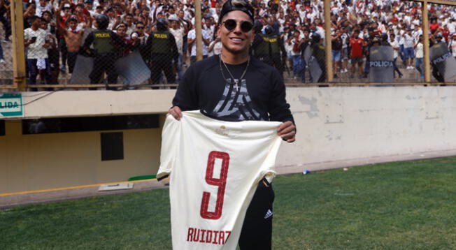 La afición de Universitario sueña con el regreso de Raúl Ruidíaz.