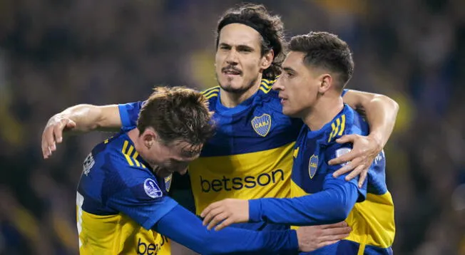 Edinson Cavani celebra su gol contra Independiente del Valle.