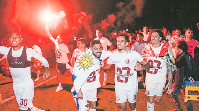 Universitario celebró la estrella 27 dando la vuelta en Matute en completa oscuridad. Universitario celebró la estrella 27 dando la vuelta en Matute en completa oscuridad.