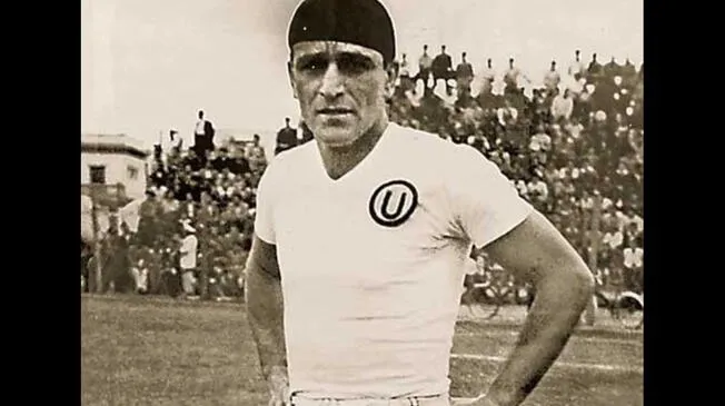 'Lolo' Fernández estuvo 23 años en Universitario, jamás jugó de manera oficial para otro equipo. En esos años se consagró como el máximo ídolo crema, siendo bautizado como el 'cañonero'. 'Lolo' Fernández estuvo 23 años en Universitario, jamás jugó de manera oficial para otro equipo. En esos años se consagró como el máximo ídolo crema, siendo bautizado como el 'cañonero'.