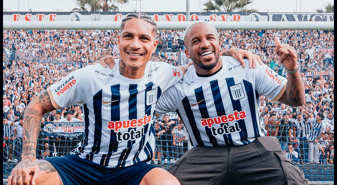 Jefferson Farfán acompañó a Paolo Guerrero en su presentación