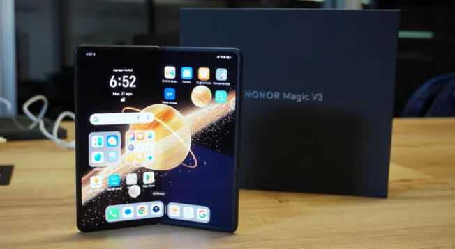 HONOR presentó el HONOR Magic V3 en el IFA 2024 y aquí conocerás las características y precio del smartphone plegable más delgado y potente.