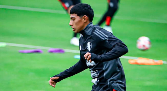 Maxloren Castro en los entrenamientos con la selección peruana