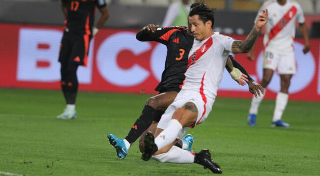 Gianluca Lapadula fue titular con Perú ante Colombia por las Eliminatorias 2026.