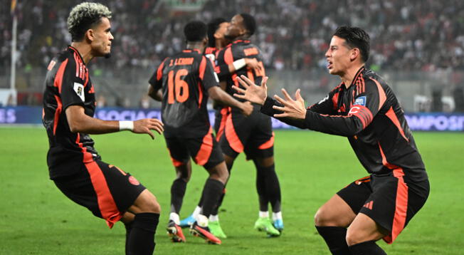 Luis Díaz y James Rodríguez celebran el empate en Lima.