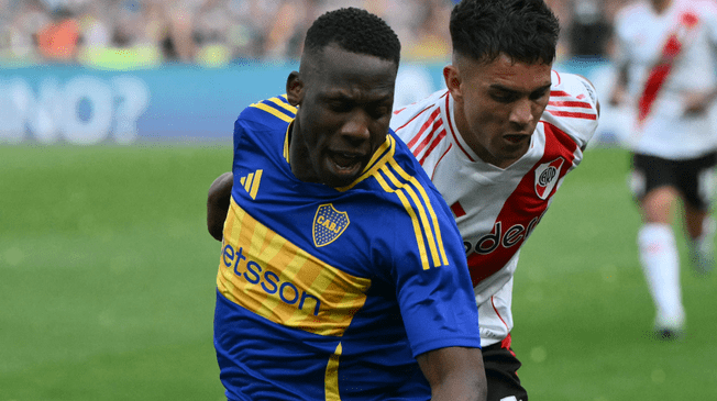 Luis Advíncula preocupa en Boca Juniors y selección peruana con mala noticia.