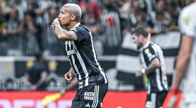 Deyverson marcó un doblete para el Atlético Mineiro