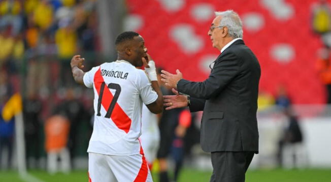 Luis Advíncula y Jorge Fossati en acción