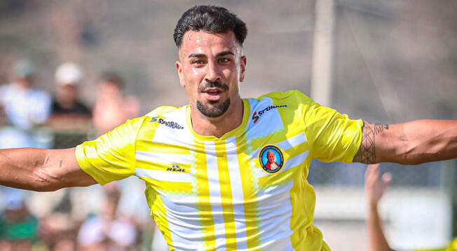 Facundo Rodríguez celebra su polémico gol ante Comerciantes FC.