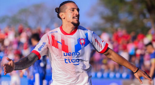 Francisco da Cosa celebra su gol contra Sol de América.