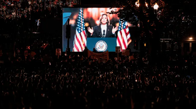 A una semana de las elecciones, la vicepresidenta aprovechó su discurso cerca de la Casa Blanca para prometer a los estadounidenses que se esforzaría por mejorar sus vidas, mientras sostenía que su oponente republicano solo busca su propio beneficio.