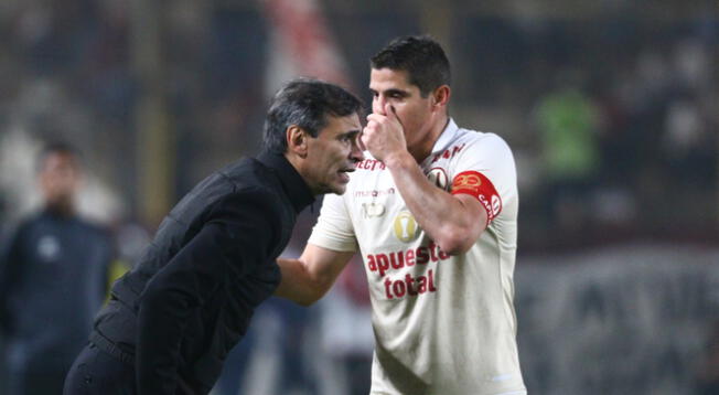 Fabián Bustos y Aldo Corzo hablando durante un partido