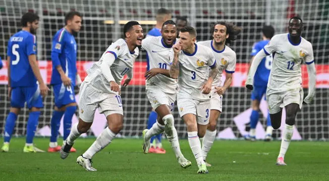 Digne celebra su golazo ante Italia en el Estadio San Siro.