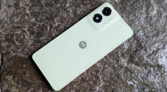 Este Motorola es extremadamente barato, por cuyo precio te llevarás pantalla fluida de 90Hz, batería de 5000mAh y Android 14.