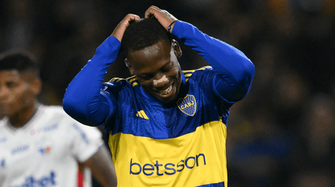 Luis Advíncula no atraviesa un buen momento con camiseta de Boca Juniors.