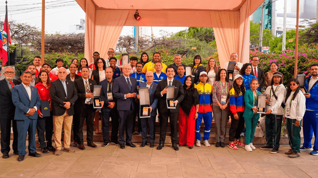 Delegaciones participantes de los Bolivarianos 2024 recibieron reconocimiento del COP.