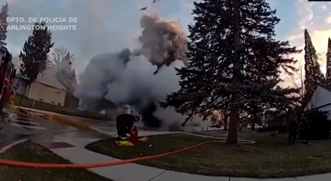 Camión de basura explota en Illinois y deja tres socorristas heridos: así fue el fuerte impacto.