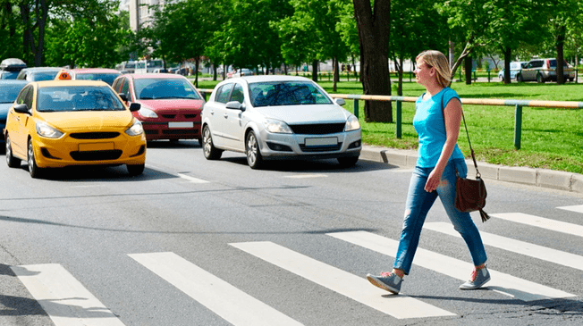 La normativa, motivada por el incremento de accidentes peatonales, busca mejorar la visibilidad en intersecciones, reduciendo así el riesgo de colisiones en el estado.