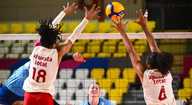 Universitario y Regatas Lima se enfrentaron en el Polideportivo de Villa El Salvador.