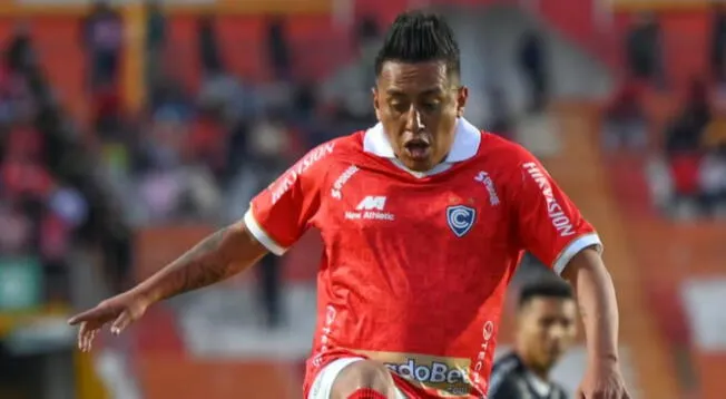 Christian Cueva con camiseta de Cienciano durante el 2024