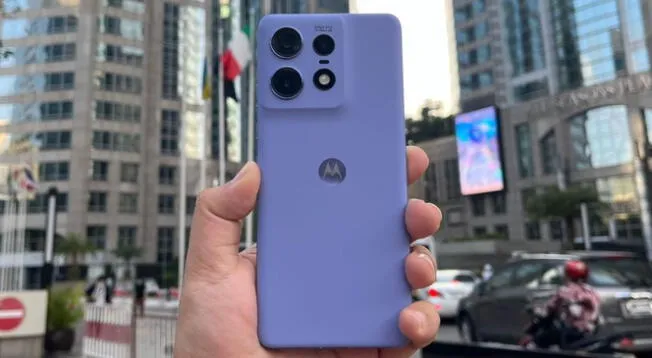 Este Motorola de gama media lo encuentras a precio reducido en 2025 y su ficha técnica te impresionará de principio a fin.