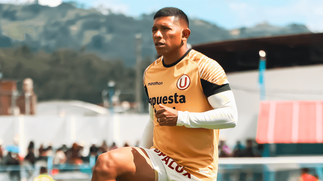 Edison Flores tuvo que ser cambiado en el descanso por Diego Churín.