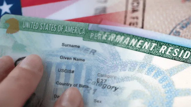 Es crucial mantener tu residencia en EE.UU. y renovar la Green Card cada diez años.