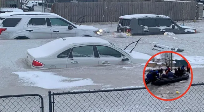 Una tubería rota inundó un barrio de Detroit y el agua se congeló por el frío extremo. Una tubería rota inundó un barrio de Detroit y el agua se congeló por el frío extremo.