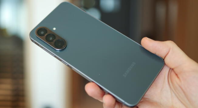 Este celular salió en los primeros meses del 2025 y se ha convertido en uno de los más buscados. Este celular salió en los primeros meses del 2025 y se ha convertido en uno de los más buscados.