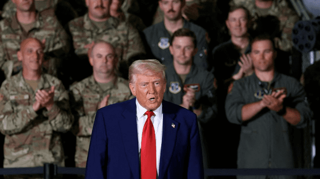 Este fallo se deriva de una orden ejecutiva de Trump en 2025, que justifica la exclusión de personas trans por motivos de preparación y cohesión militar, desatando críticas. Este fallo se deriva de una orden ejecutiva de Trump en 2025, que justifica la exclusión de personas trans por motivos de preparación y cohesión militar, desatando críticas.