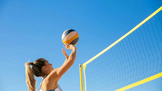 El surf y el vóley destacan en este cambio cultural, con talentos como Sofía Mulanovich y un renacer de la Liga Nacional Femenina. El surf y el vóley destacan en este cambio cultural, con talentos como Sofía Mulanovich y un renacer de la Liga Nacional Femenina.