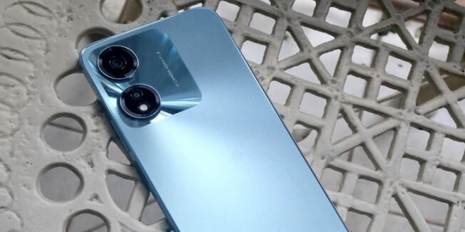 Este Honor de gama de entrada cuenta con diseño elegante y una batería grande. Este Honor de gama de entrada cuenta con diseño elegante y una batería grande.