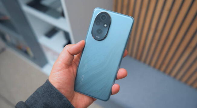 Este es el HONOR 200 5G, el gama media más potente y barato. Supera en todo al Galaxy A55 de Samsung y es más económico. Este es el HONOR 200 5G, el gama media más potente y barato. Supera en todo al Galaxy A55 de Samsung y es más económico.