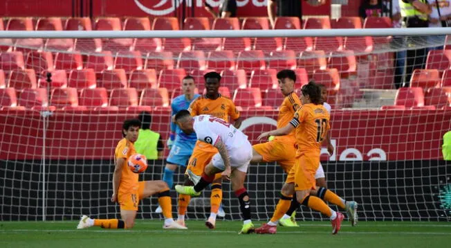 Real Madrid derrotó 2-0 al Sevilla como visitante por la fecha 37 de LaLiga española. Real Madrid derrotó 2-0 al Sevilla como visitante por la fecha 37 de LaLiga española.