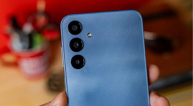 Este teléfono de Samsung tiene un precio bajo y se lanzó hace meses. Este teléfono de Samsung tiene un precio bajo y se lanzó hace meses.