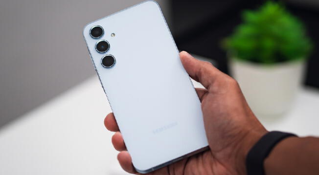 Samsung compite con Motorola con este teléfono del 2024. Samsung compite con Motorola con este teléfono del 2024.