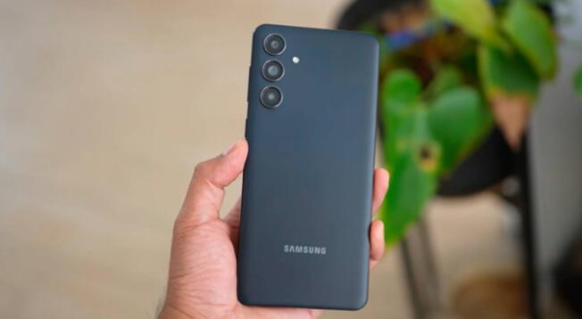 El Galaxy M55 5G es uno de los teléfonos de gama media más potentes y baratos.