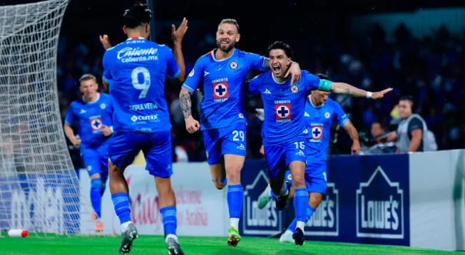 Cruz Azul vs. Vancouver Whitecaps se enfrentaron en la final de Concachampions. Cruz Azul vs. Vancouver Whitecaps se enfrentaron en la final de Concachampions.
