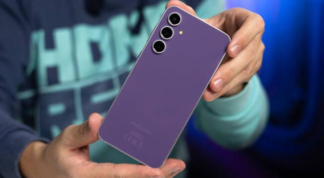 El Galaxy S23FE de Samsung es un teléfono de gama alta que cuesta lo mismo que el Galaxy A56 y es mucho más potente. El Galaxy S23FE de Samsung es un teléfono de gama alta que cuesta lo mismo que el Galaxy A56 y es mucho más potente.