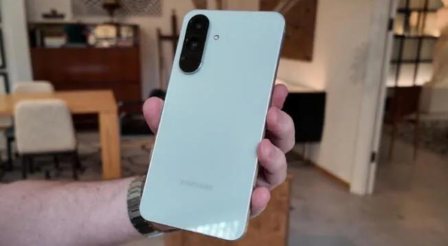 Este celular no tiene ni un año de lanzamiento y ya es el favorito.