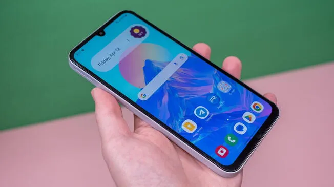 Este es uno de los Android más vendidos de 2024, inclusive más que los tope de gama. Este es uno de los Android más vendidos de 2024, inclusive más que los tope de gama.
