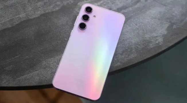 Este gama media de Samsung se mantiene como uno de los más potentes de la historia. Este gama media de Samsung se mantiene como uno de los más potentes de la historia.