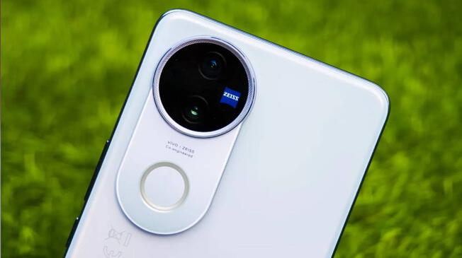 El vivo V50 5G es uno de los teléfonos de gama media con las mejores cámaras del mundo. Conoce su ficha técnica y precio oficial en 2025. El vivo V50 5G es uno de los teléfonos de gama media con las mejores cámaras del mundo. Conoce su ficha técnica y precio oficial en 2025.