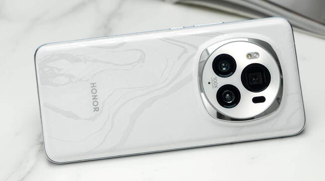 El HONOR Magic 6 Pro es uno de los teléfonos con las mejores cámaras del mundo. Esta es su ficha técnica y precio que tiene con descuento. El HONOR Magic 6 Pro es uno de los teléfonos con las mejores cámaras del mundo. Esta es su ficha técnica y precio que tiene con descuento.