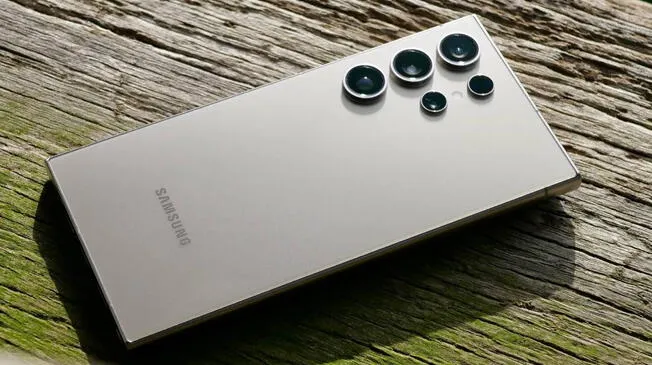 Este es el Samsung S24 Ultra, uno de los mejores teléfonos de gama alta que supera en todo al Galaxy S25 Ultra. Este es el Samsung S24 Ultra, uno de los mejores teléfonos de gama alta que supera en todo al Galaxy S25 Ultra.