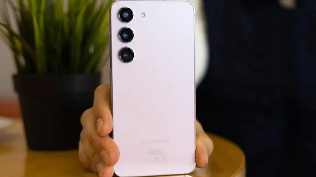 Este Galaxy S23 5G es uno de los teléfonos de gama alta más potentes de Samsung y supera en todo al Galaxy A56. Este Galaxy S23 5G es uno de los teléfonos de gama alta más potentes de Samsung y supera en todo al Galaxy A56.