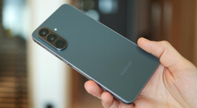 El celular Samsung que baja su precio a pocos meses de su lanzamiento. El celular Samsung que baja su precio a pocos meses de su lanzamiento.