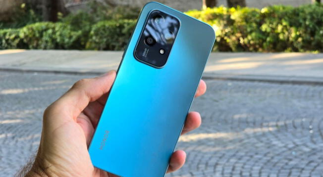 Este celular chino, entre otras cosas, brilla con luz propia por su almacenamiento.