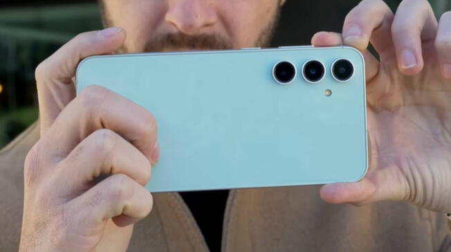 El Galaxy S23 FE es uno de los mejores teléfonos de gama alta y también es más barato que el Galaxy A56 de Samsung.